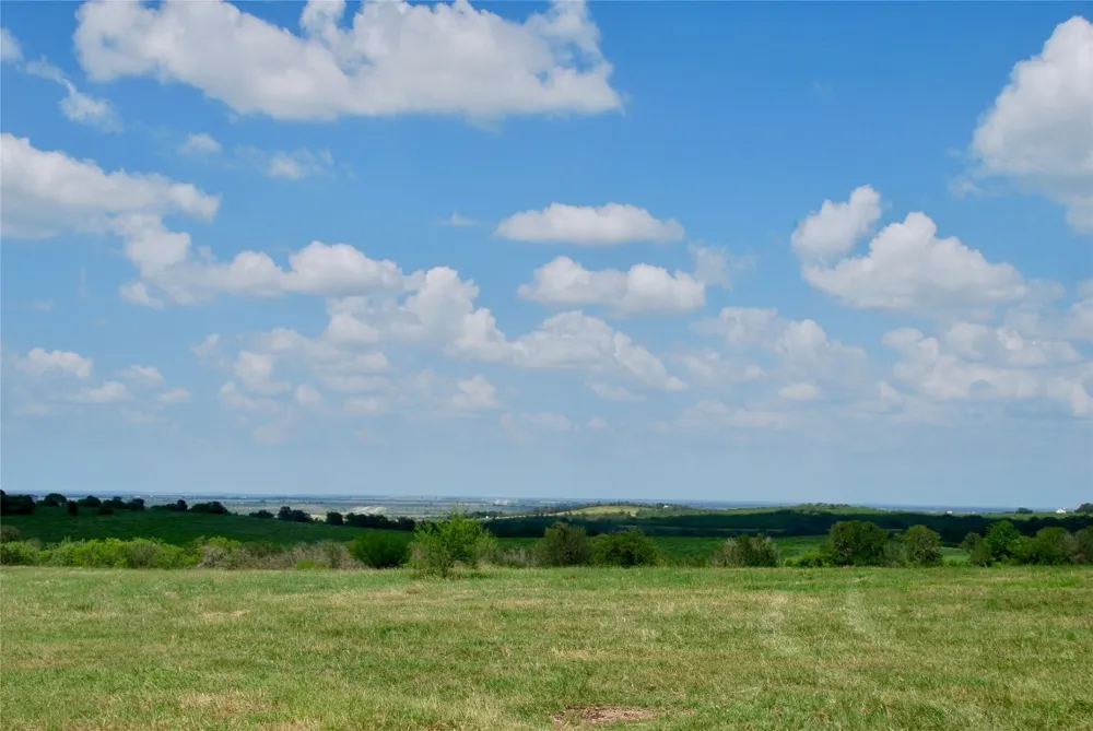 2725 Old Lehmann Road Kingsbury, TX 78638